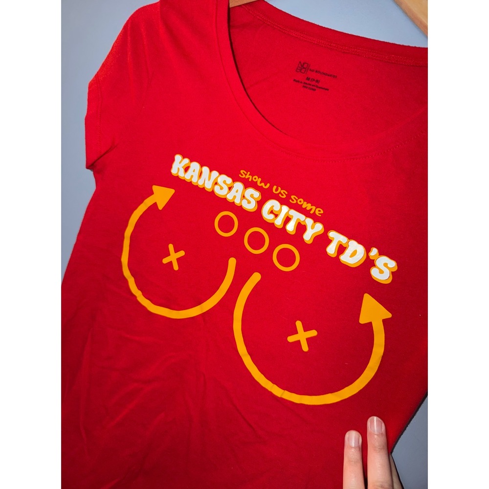 No Boundaries Kansas City TDs Football Graphic Tee‎ Red Womens Medium M 7-9 - Picture 2 of 4